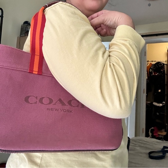 Used coach bag but still in great condition! - Picture 3 of 3